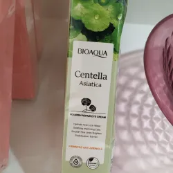 Contorno de ojos de centella asiática 
