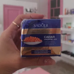 Crema facial de caviar con ácido hialurónico 