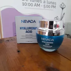 Crema facial con ácido hialurónico