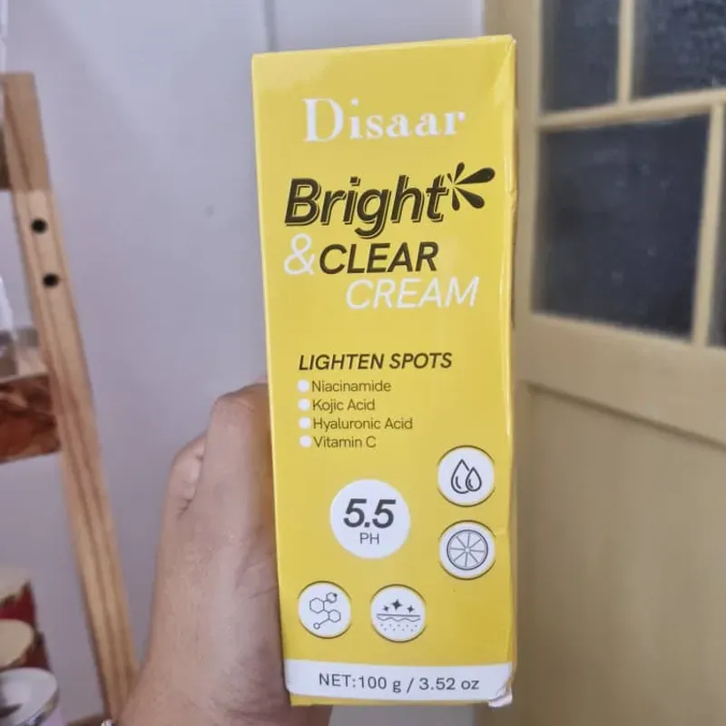 Crema facial iluminadora y aclarante 