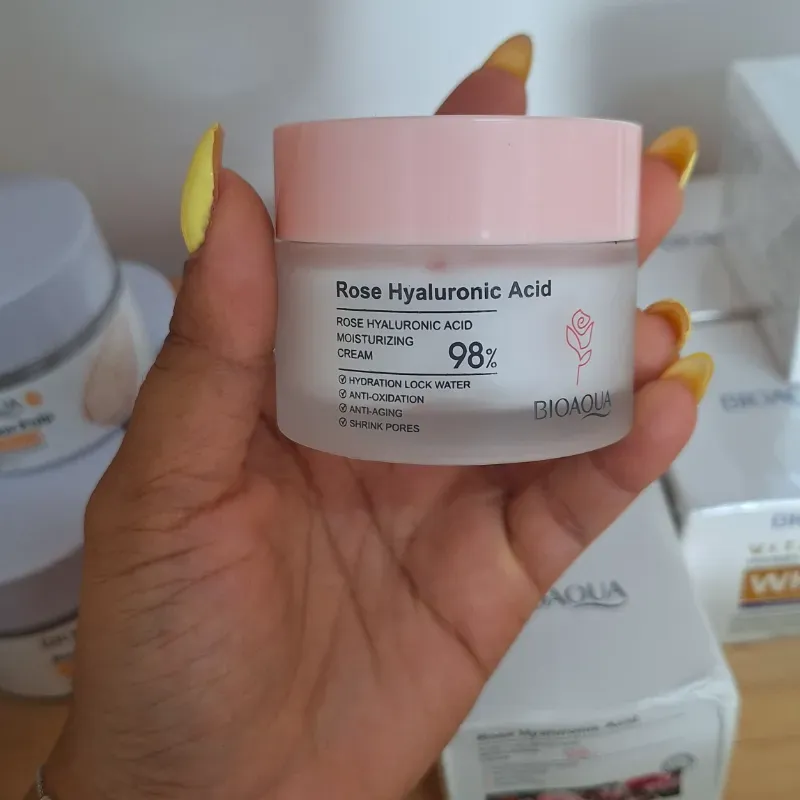 Crema facial hidratante de Ácido Hialurónico con rosas