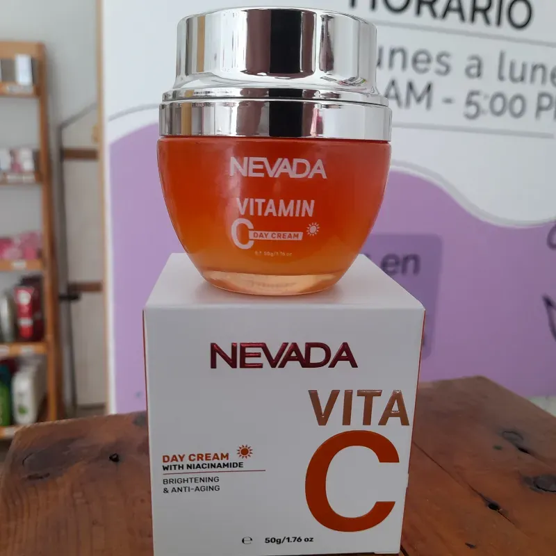 Crrma facial de día con vitamina C & Niacinamida 