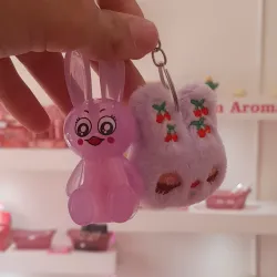 Lip gloss con enganche de peluche