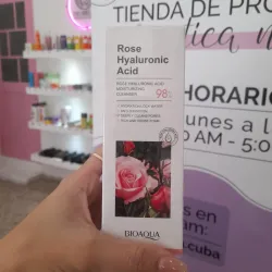 Limpiador facial de rosa con ácido hialurónico 
