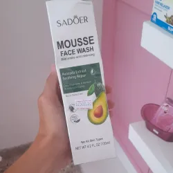Espuma limpiadora de aguacate 