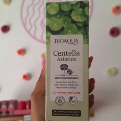 Limpiador facial con centella asiática