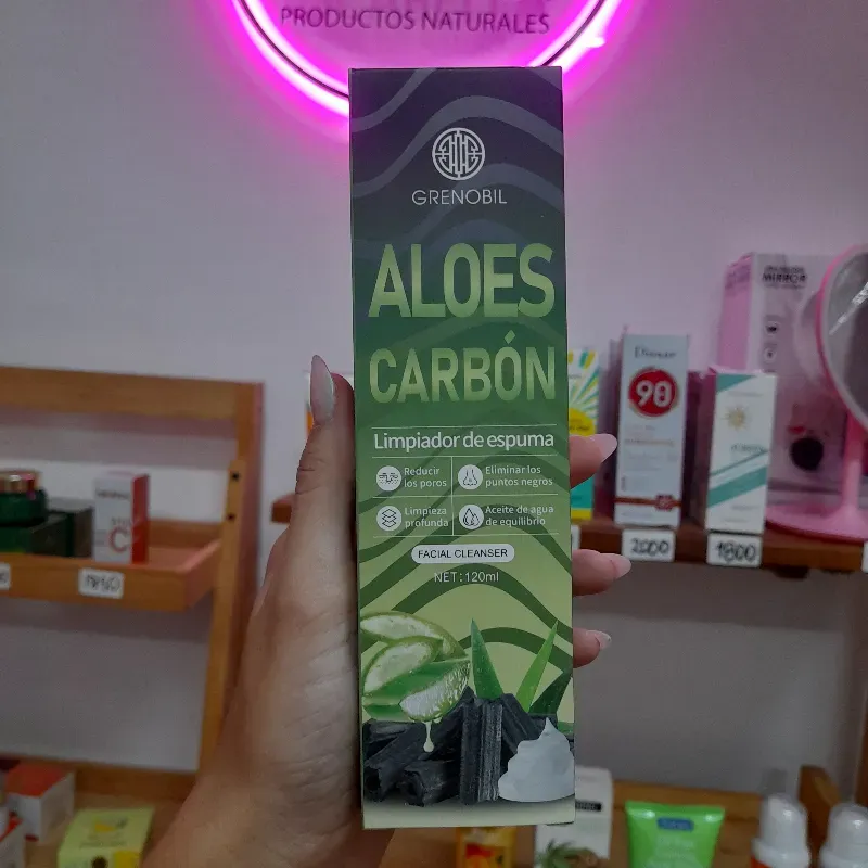 Limpiador facial de áloe vera y carbón