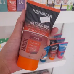 Mascarilla facial de minerales volcánicos y carbón activado