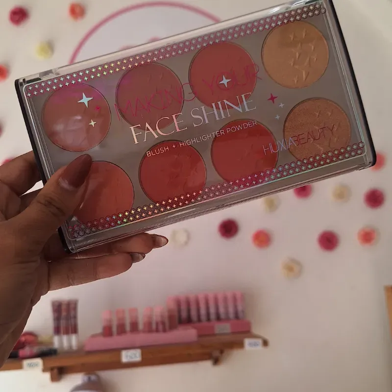 Paleta de rubor con iluminador 