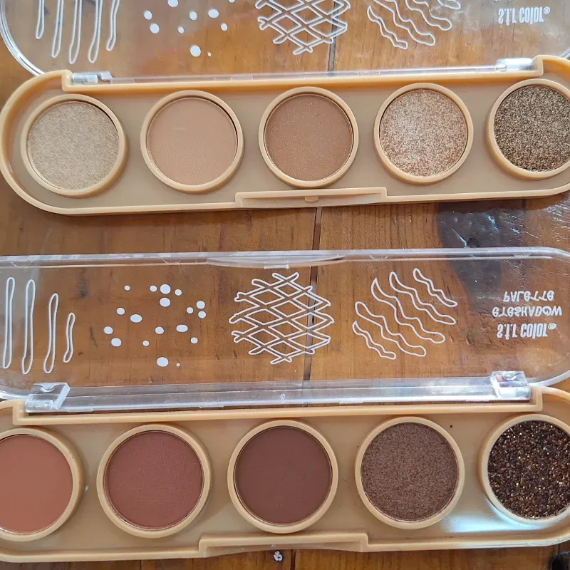 Paleta de sombras tonos café 