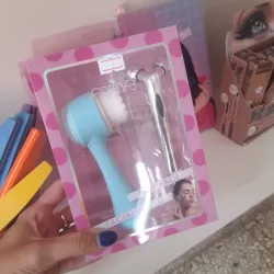 Set de cepillo y aparato facial para masajes