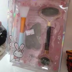 Set de guasha, rodillo y espátula