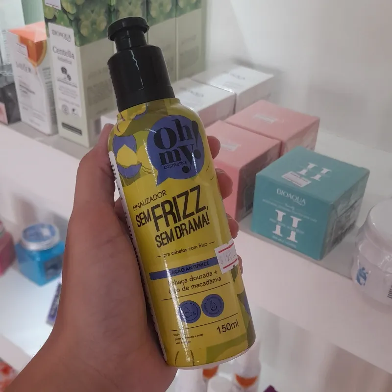 Crema de peinar para cabellos con frizz
