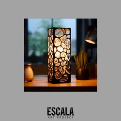 Lámpara de madera calada