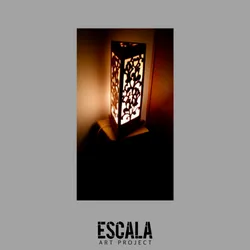 Lámpara de madera calada