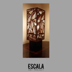 Lámpara de madera calada