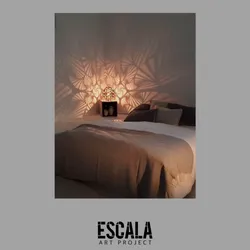 Lámpara de madera calada