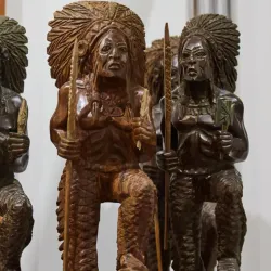 estatuilla de indios 5 piezas / Roble
