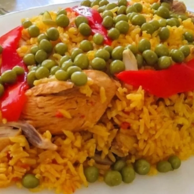 Arroz con pollo a la chorrera 