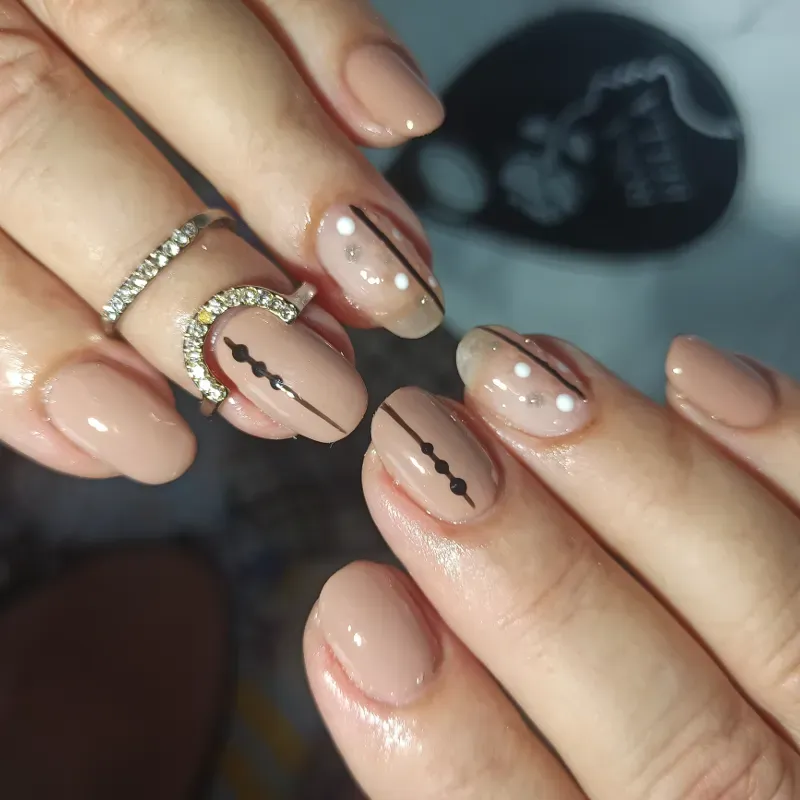 *Manicura con Base rubber + pintura de gel 