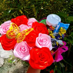 Corazón con rosas eternas 