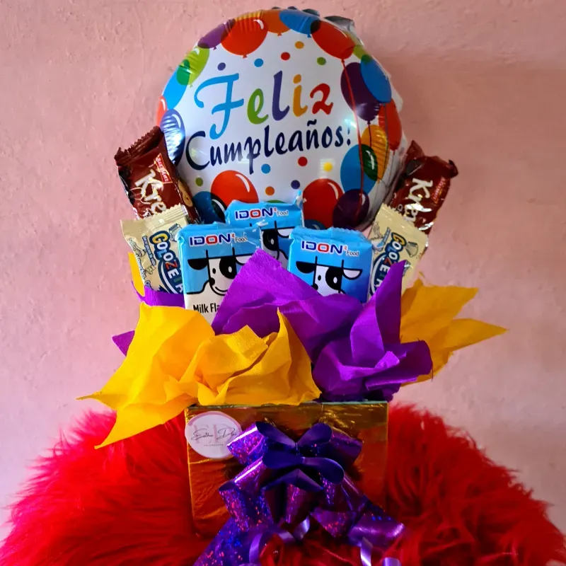 Regalos con chuches y ramo 
