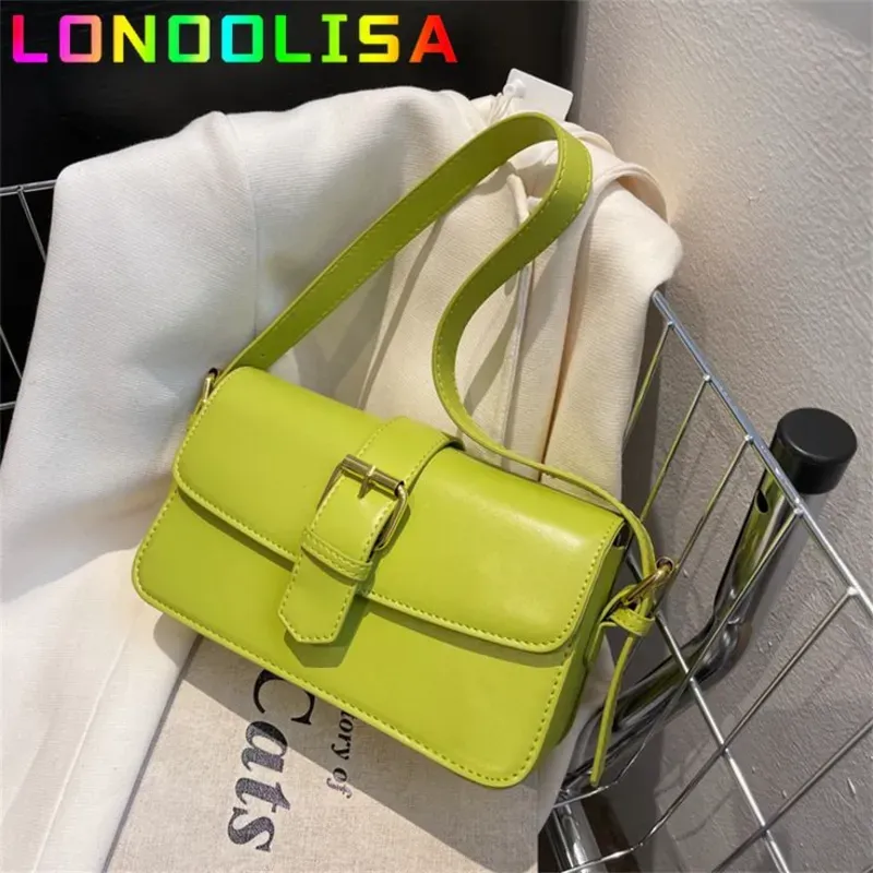 Carteras con diseño dorado 