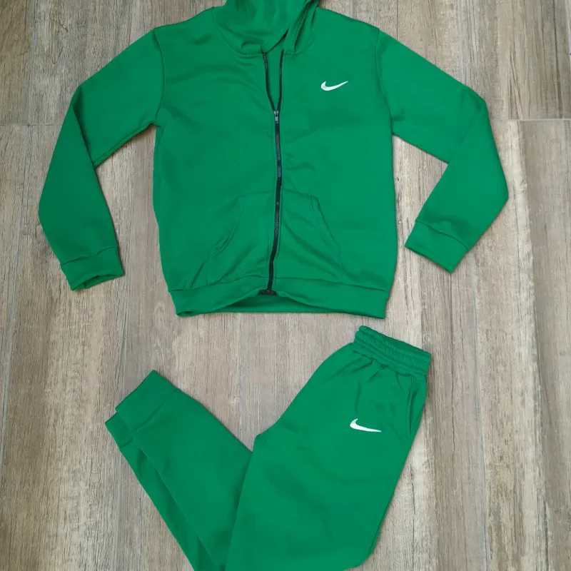 Conjunto de mono y abrigo 