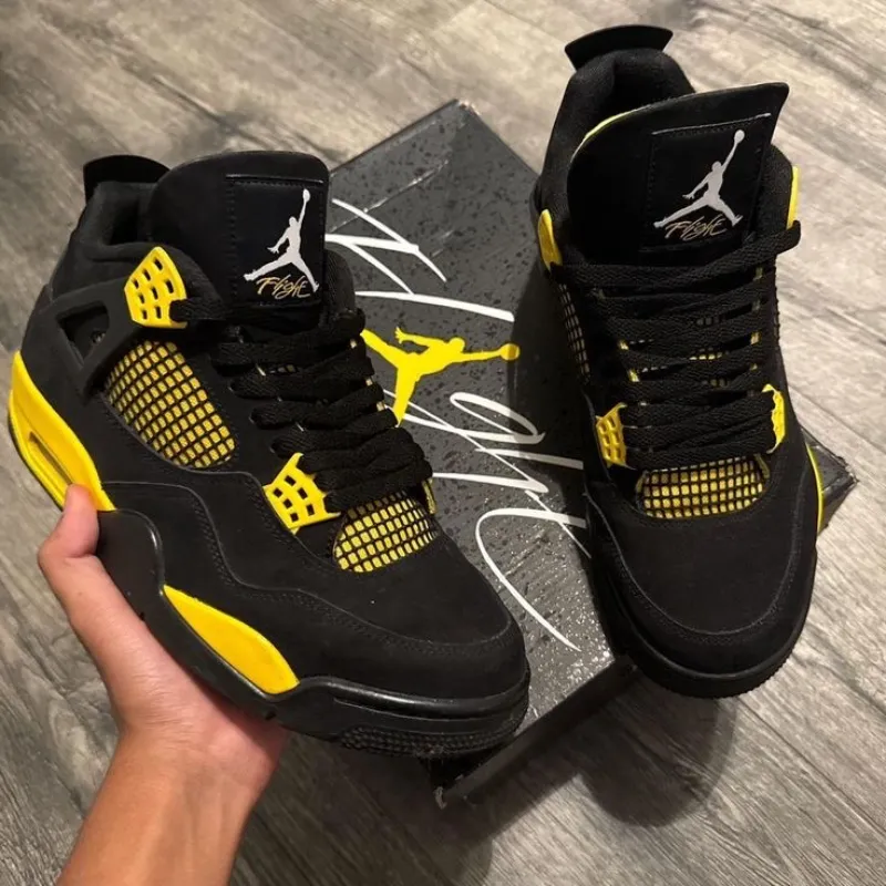 💛🖤 Jordan retro 4🖤💛