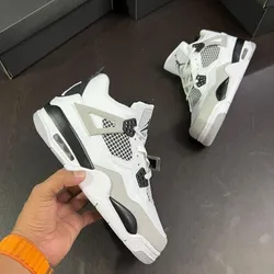 🤍🖤Jordan retro 4 🖤🤍