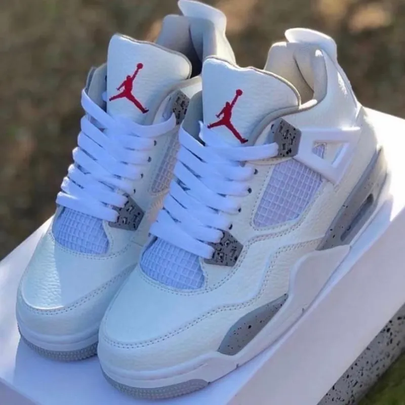 🤍🩶 Jordan retro 4 🤍🩶