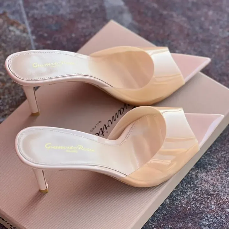 Tacones puntifinos 