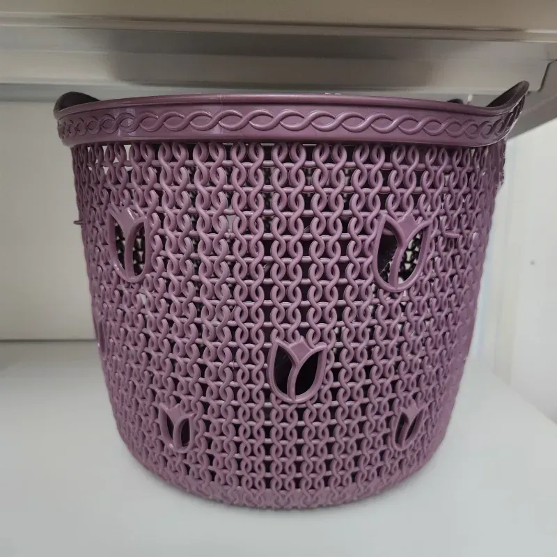 Cesta de plástico con tapa