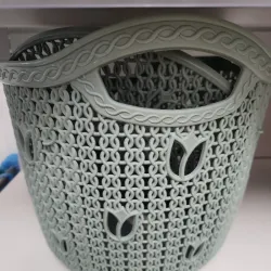 Cesta de plástico con tapa