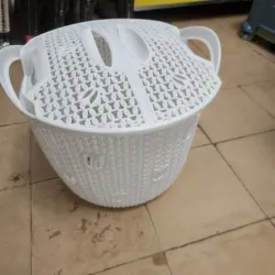 Cesta de plástico con tapa