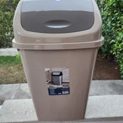 Cesto de basura con tapa de 50L 