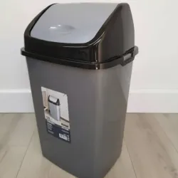 Cestos de basura con tapa 