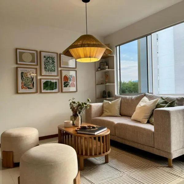 Descubre en nuestro catálogo la selección más completa de útiles del hogar diseñada para hacer tu vida más fácil, eficiente y placentera. Desde la cocina hasta el dormitorio, pasando por la limpieza y la organización, hemos reunido los elementos esenciales que transformarán tu casa en un oasis de funcionalidad y comodidad.Encuentra herramientas innovadoras que optimizan tus tareas diarias, desde utensilios de cocina de alta calidad que harán tus preparaciones un deleite, hasta soluciones de almacenamiento inteligentes que maximizarán cada rincón de tu hogar. Explora nuestra gama de productos para el mantenimiento y la limpieza que te permitirán disfrutar de un espacio impecable con el mínimo esfuerzo.Este catálogo es tu guía para crear un hogar que responda a tus necesidades y refleje tu estilo. Porque sabemos que los pequeños detalles marcan una gran diferencia