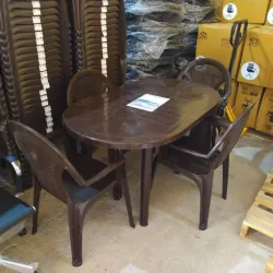 Mesa ovalada plástica