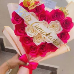 Corazòn de 18 flores eternas❤️💐