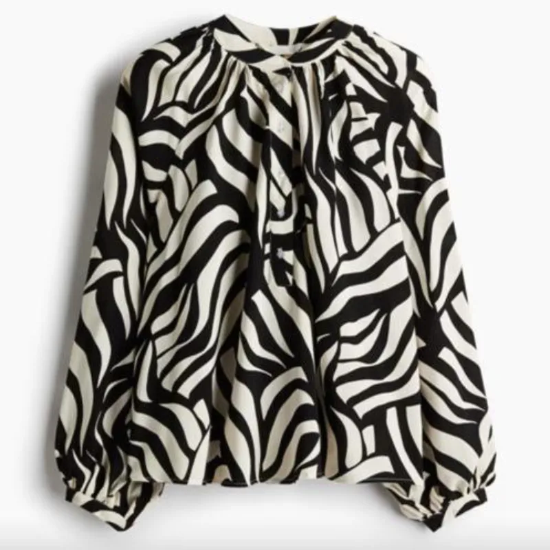 Blusa Blanca y Negra de Mangas