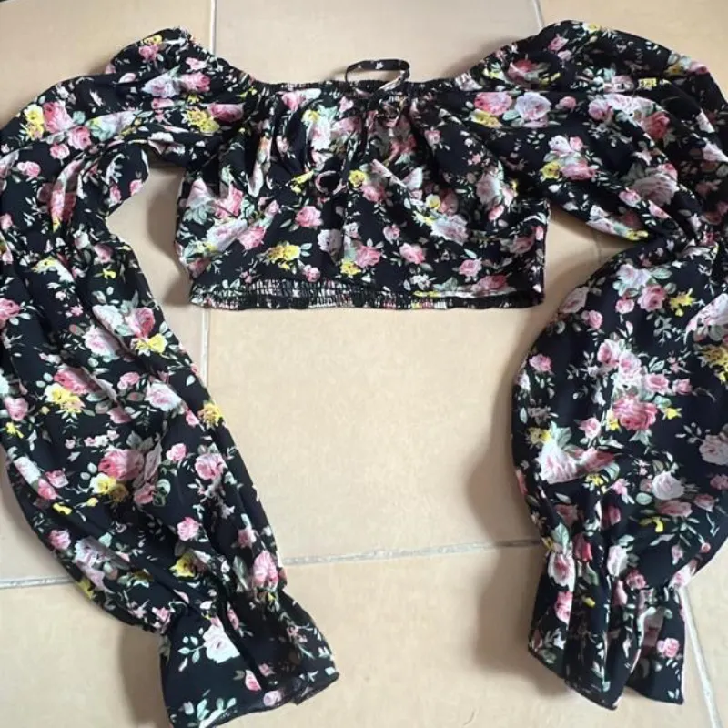 Blusa Negra de Flores