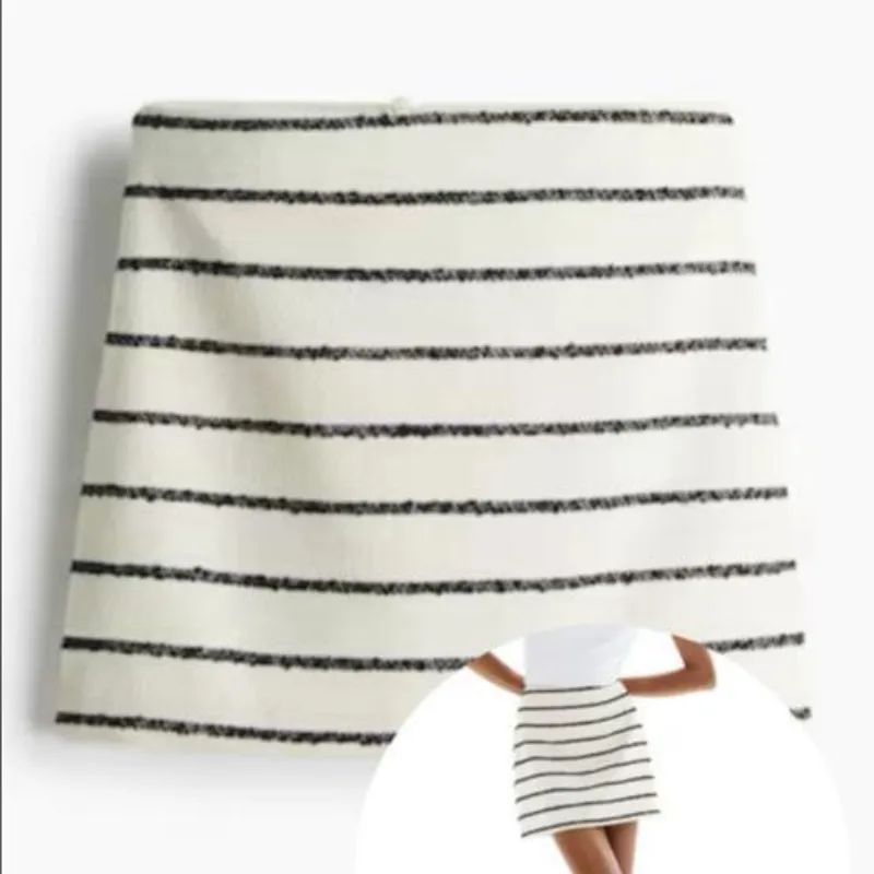 Falda de Rayas Blanca y Negra