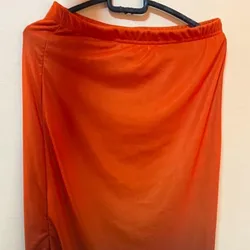 Falda Naranja y Negra