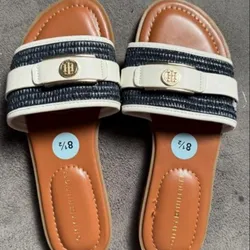 Sandalias Blancas y Negras