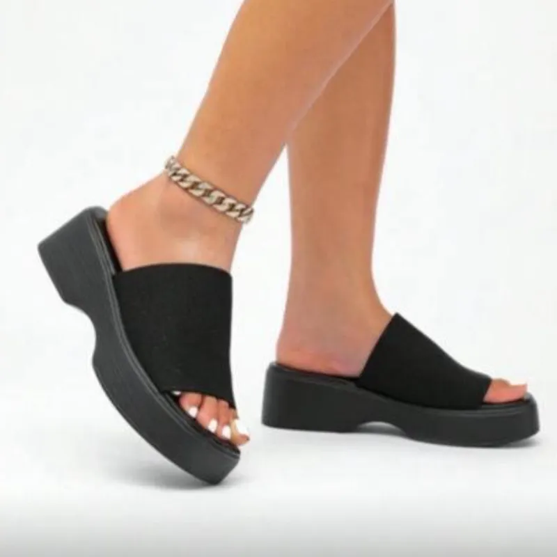 Sandalias Negras con Plataforma 