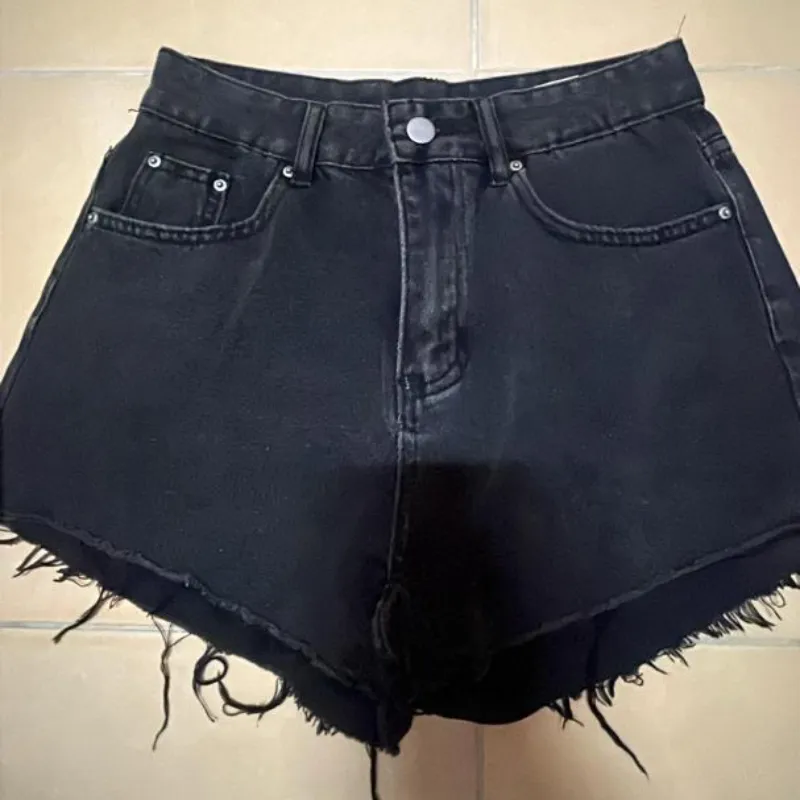 Short Negro de Mezclilla 