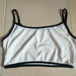 Top Camiseta Blanca y Negra