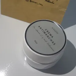 Crema antimanchas con Vitamina C y ácido hialurónico 