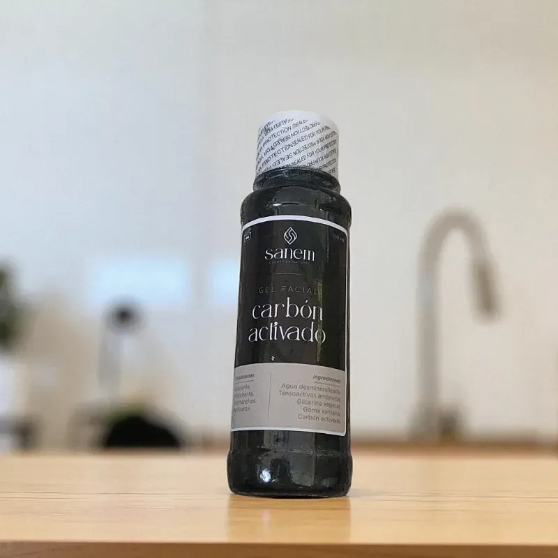 Gel limpiador de carbón activado